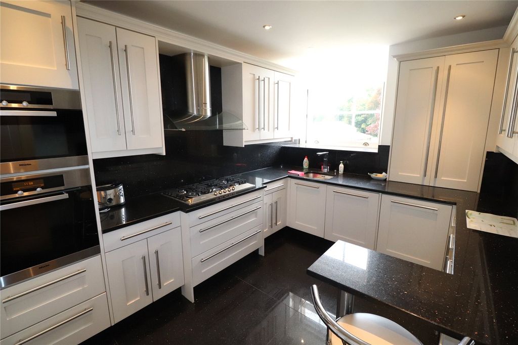 Additional image 19 of 3 bed flat for saleThorndon Hall, Thorndon Park, Ingrave, Brentwood CM13