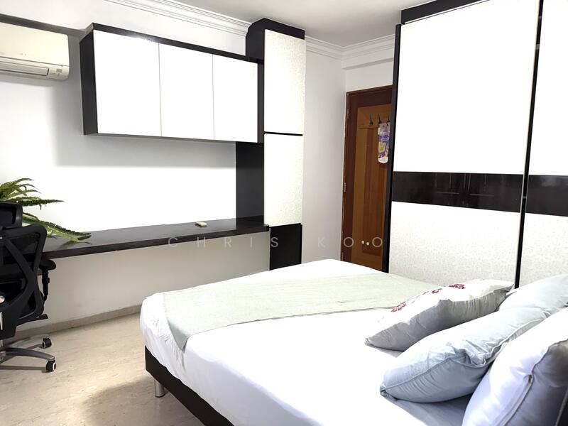 413 Pandan Gardens photo 3