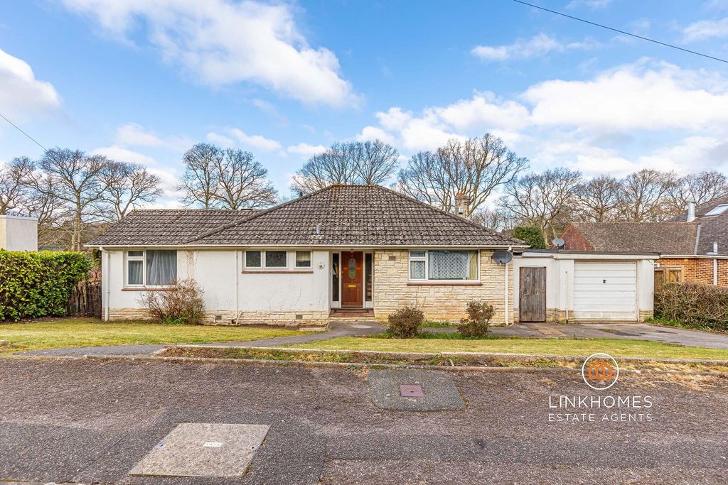 2 bed detached bungalow for saleGreensleeves Avenue, Broadstone BH18