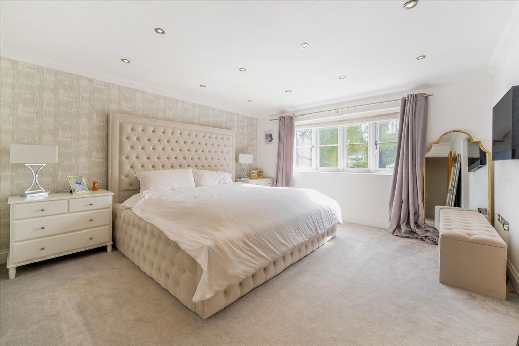 Additional image 3 of 7 bed detached house for saleTilehurst Lane, Binfield, Bracknell, Berkshire RG42