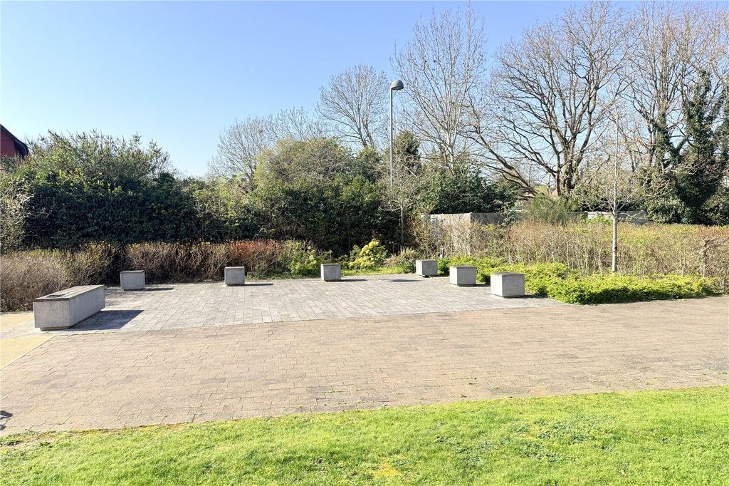 Additional image 9 of 2 bed flat for saleWokingham Road, Bracknell, Berkshire RG42