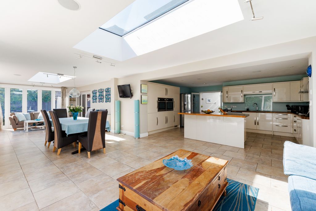Additional image 4 of 5 bed detached house for saleThe Avenue, The Abbotsbrook, Bourne End SL8