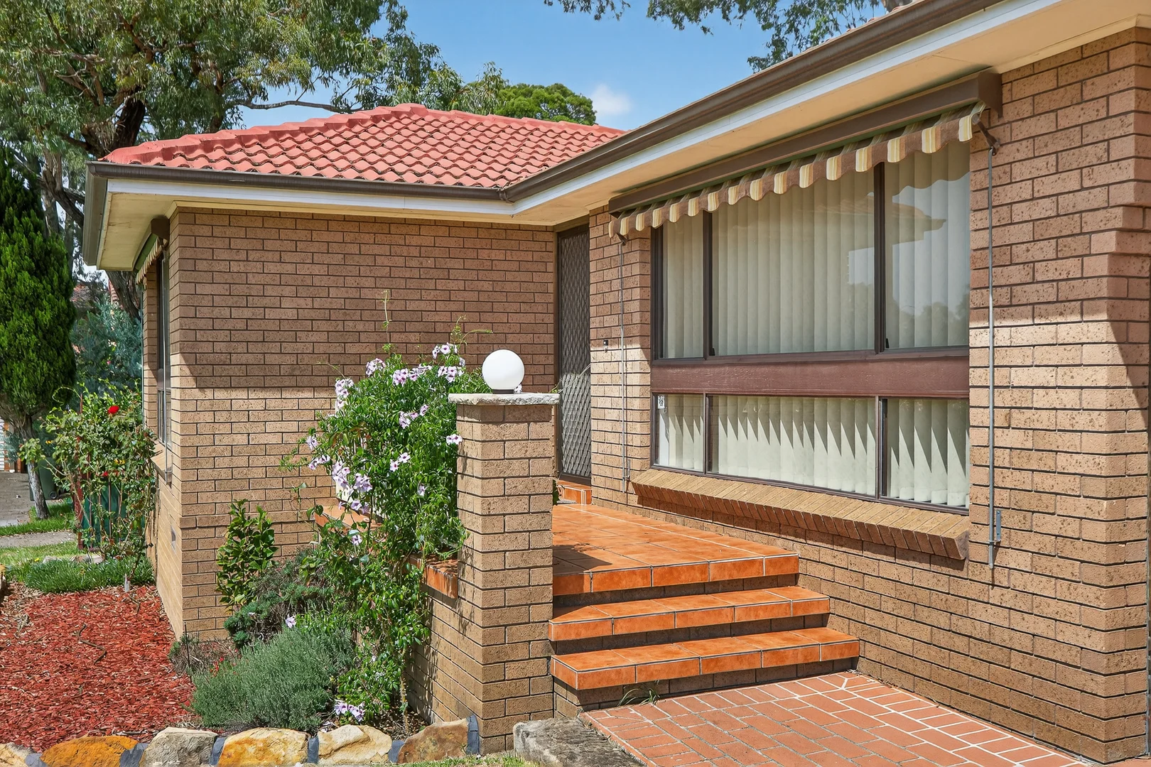 5 Swan Place, Ingleburn NSW 2565 photo 4