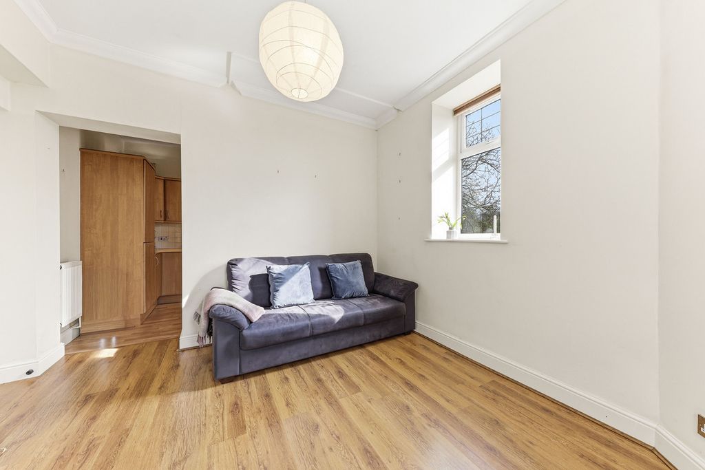2 bed flat for saleThe Strone, Apperley Bridge BD10 photo 4