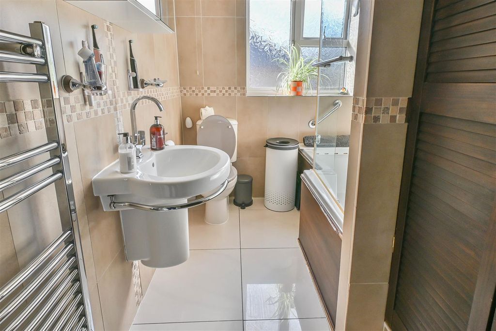 Additional image 8 of 2 bed maisonette for saleKings Road, Brentwood CM14
