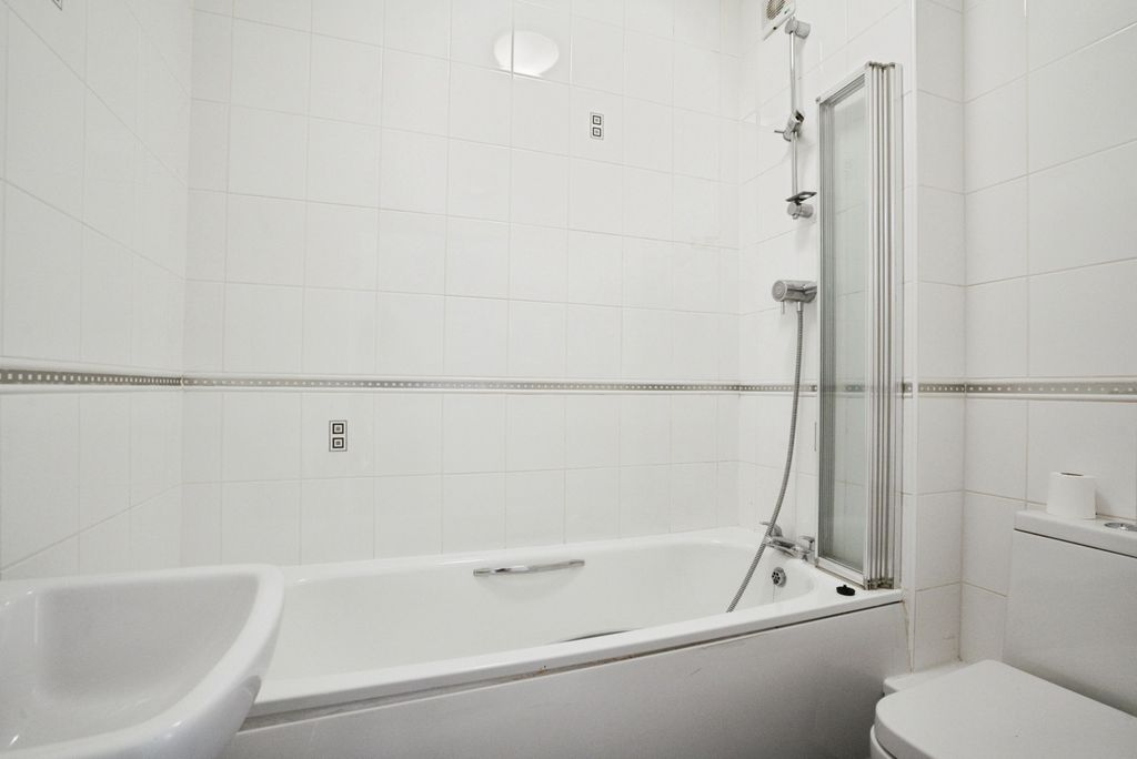 Additional image 9 of 1 bed flat for saleCrinnicks Hill, Bodmin, Cornwall PL31