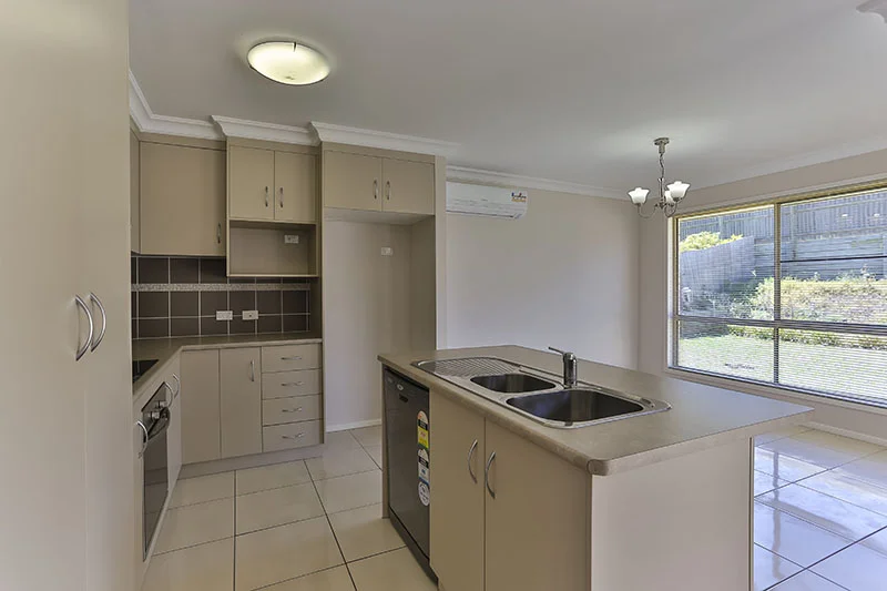 20 Cuttaburra Crescent, Glenvale QLD 4350 photo 2