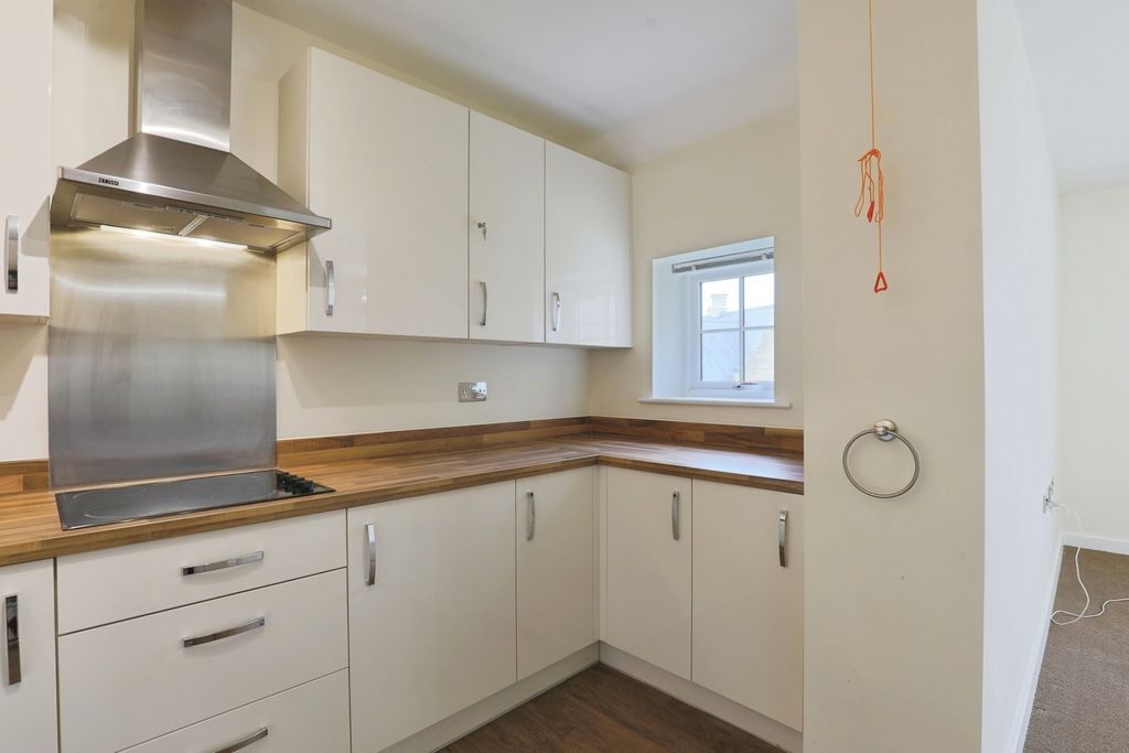 1 bed flat for saleSargent Square, Broadway, Worcestershire WR12 photo 2