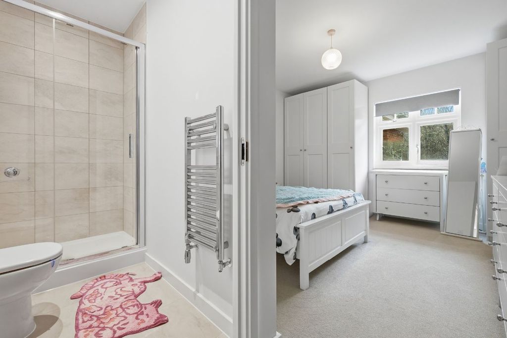 Additional image 8 of 2 bed flat for saleKestrel Close, Brentwood CM15