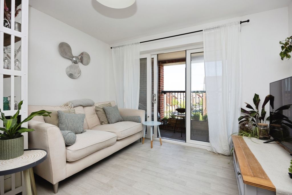 Additional image 14 of 2 bed flat for saleLouisburg Avenue, Bordon, Hampshire GU35