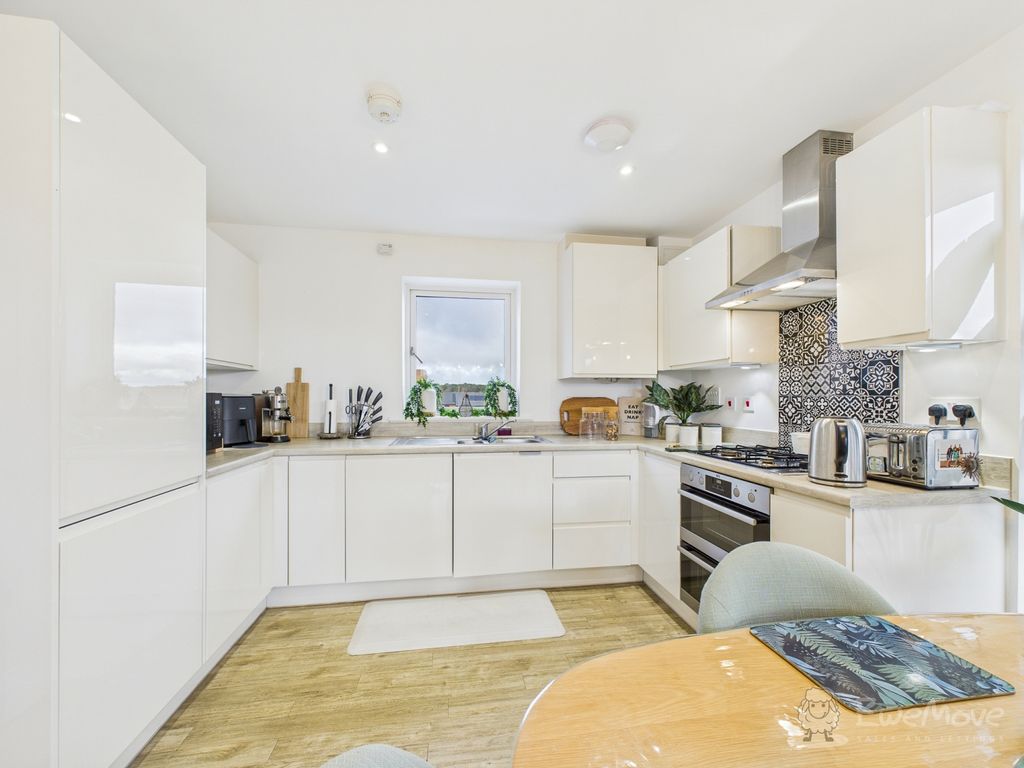 Additional image 6 of 2 bed flat for saleThorpe Court, Thorpe Close, Bordon GU35