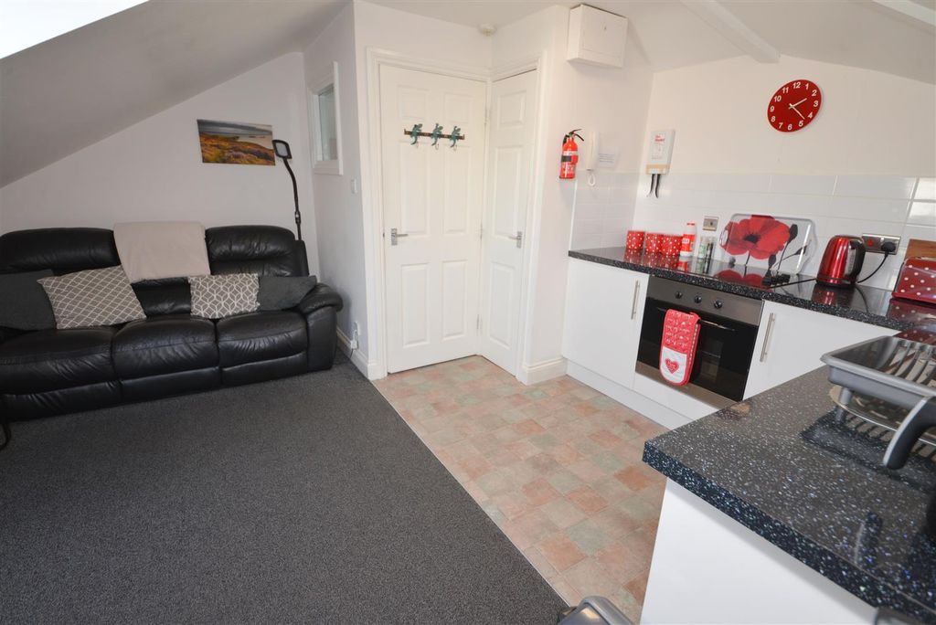 Additional image 9 of 1 bed flat for saleCrackwell Street, Tenby SA70