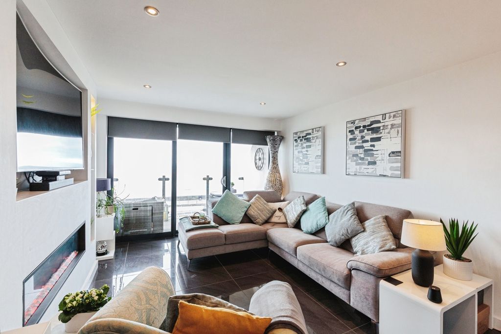 Additional image 2 of 2 bed flat for saleNew South Promenade, Blackpool, Lancashire FY4