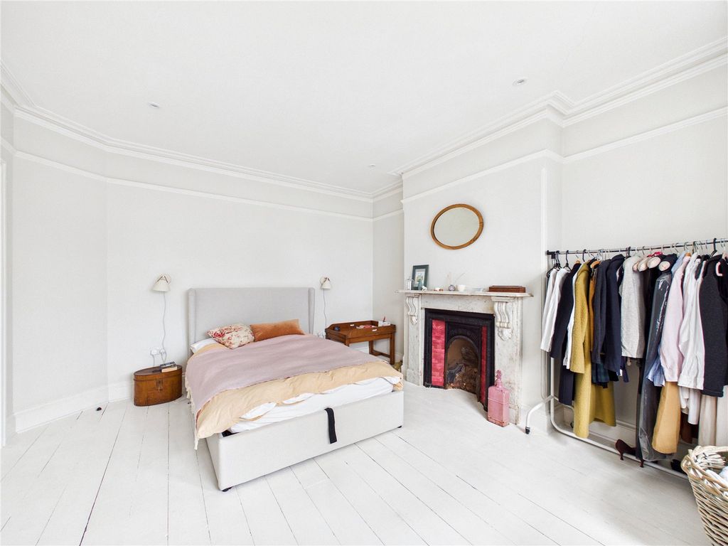 Additional image 4 of 2 bed flat for saleHamilton Gardens, Felixstowe, Suffolk IP11
