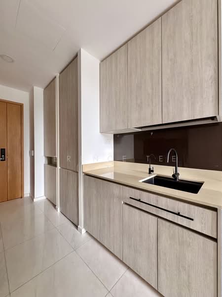 12 Amber Road photo 4