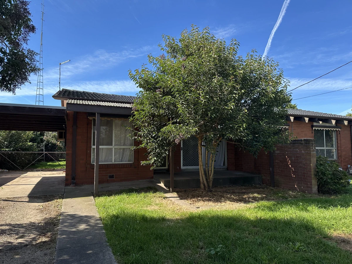 24 Sale Road, Maffra VIC 3860