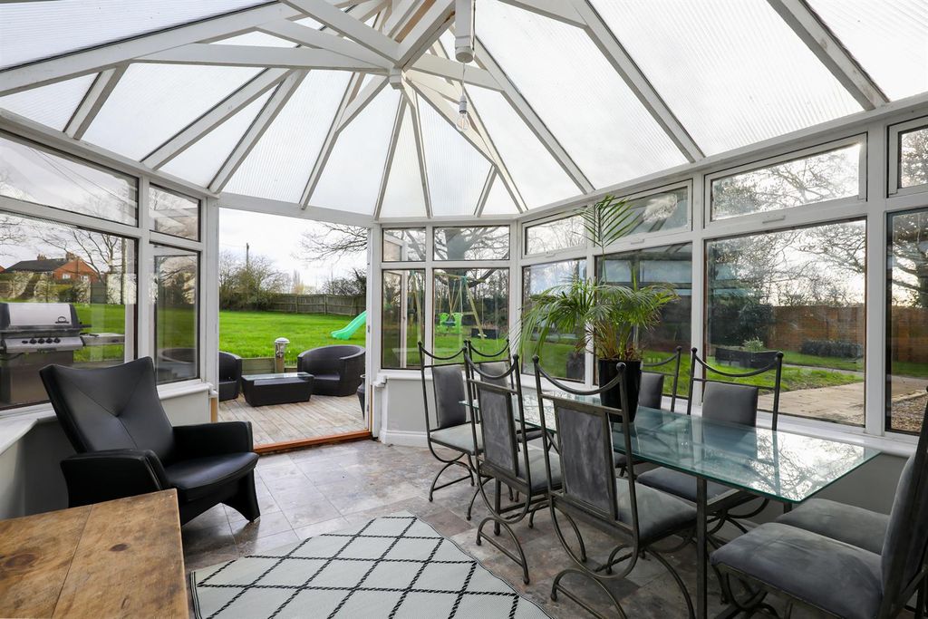 Additional image 17 of 6 bed detached house for saleGoughs Barn Lane, Warfield RG42