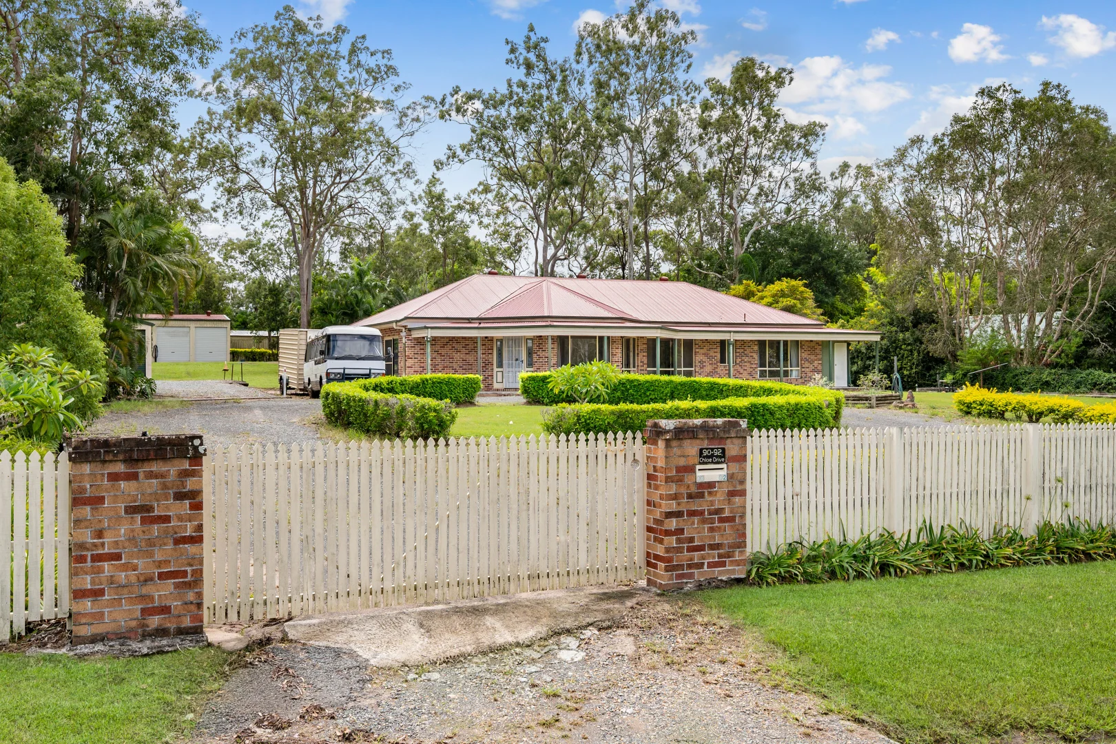 90-92 Chloe Drive, Munruben QLD 4125 photo 2