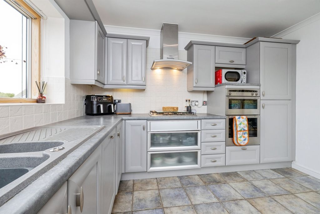 Additional image 5 of 2 bed flat for saleMarine Approach, Lincoln LN1