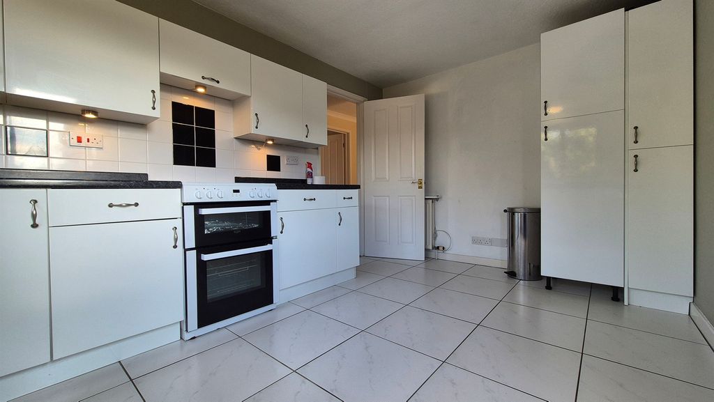 Additional image 8 of 3 bed detached bungalow for saleWildern Lane, Hedge End, Southampton SO30