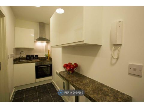 Queens Terrace, Southampton SO14, Room to rent