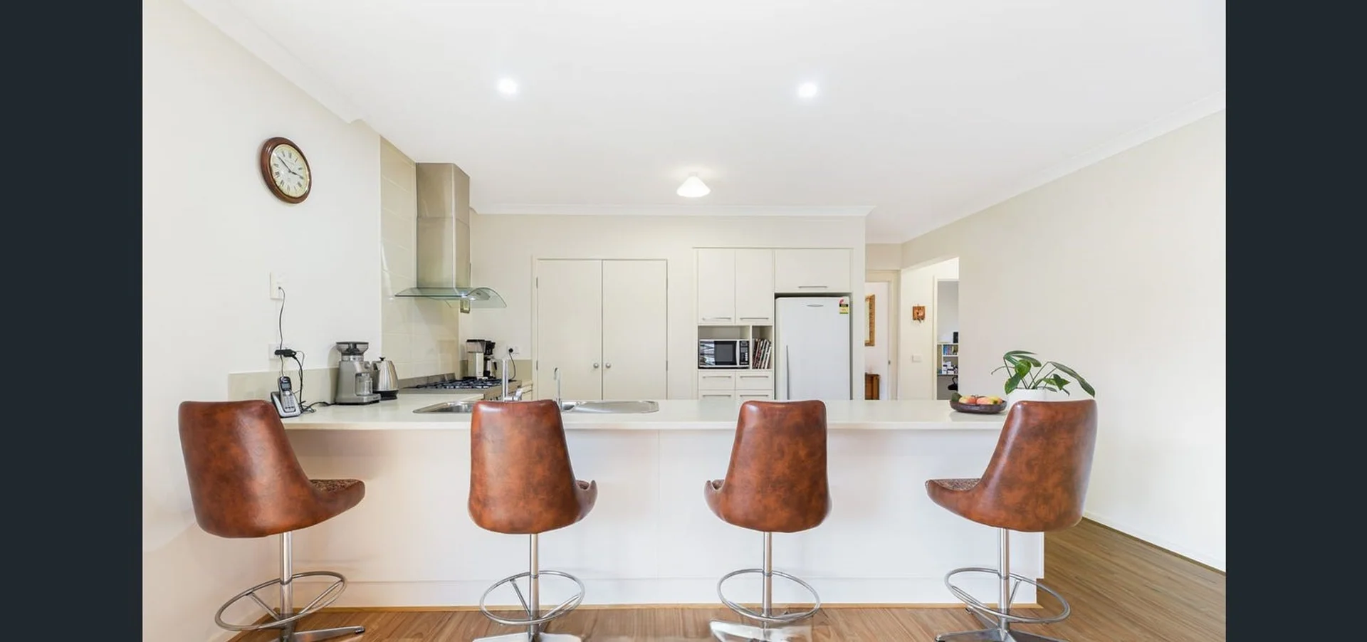 14 CHALLENGER CIRCUIT, Cranbourne East VIC 3977 photo 3