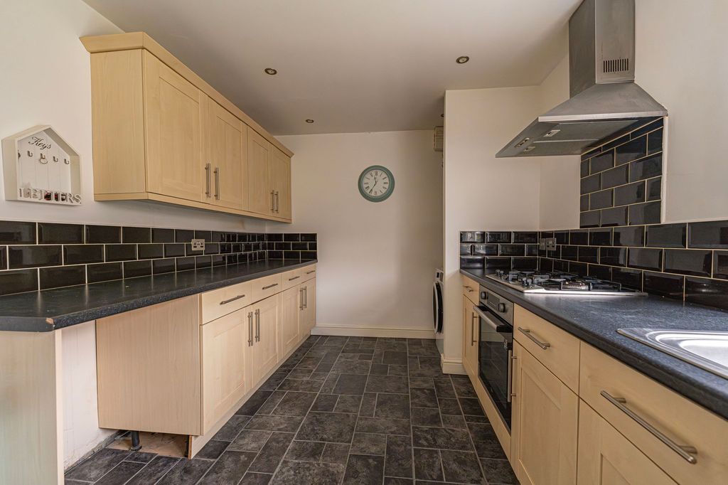 Additional image 5 of 2 bed flat for saleSouth Avenue, Sebastopol NP4