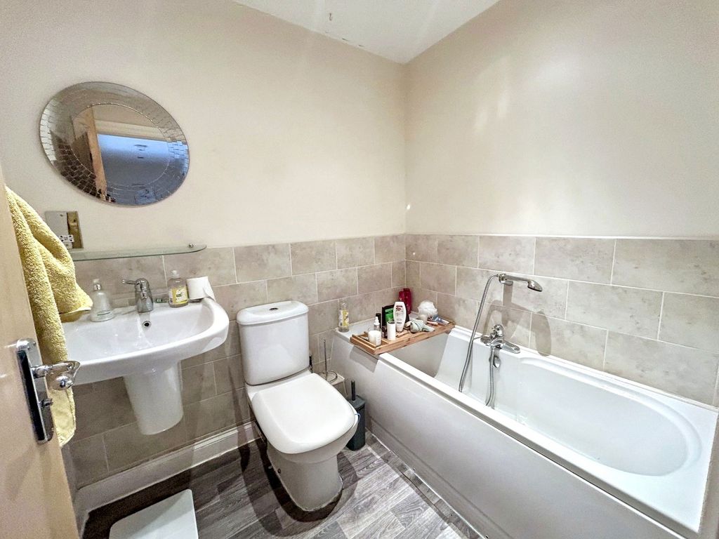 Additional image 6 of 2 bed flat for saleNunn Gardens, Fellside Road, Whickham, Newcastle Upon Tyne NE16