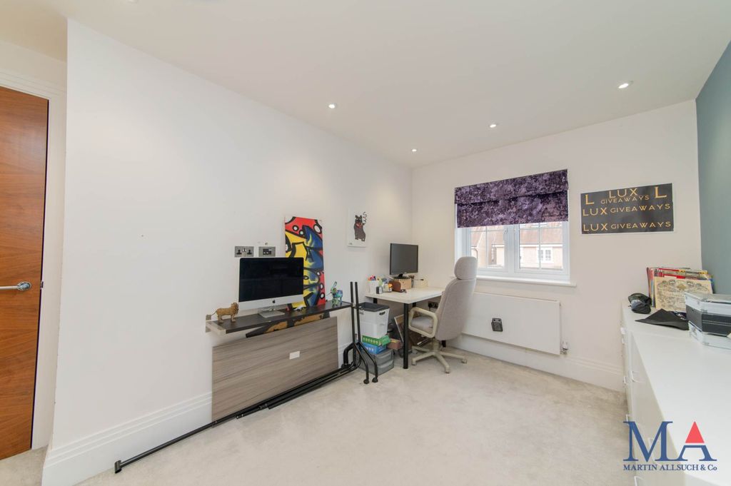 Additional image 24 of 5 bed detached house for saleRed Road, Borehamwood WD6