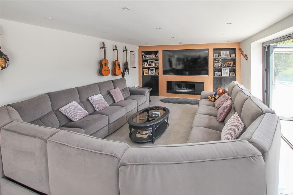 Additional image 25 of 6 bed detached house for saleHay Green Lane, Hook End, Brentwood CM15