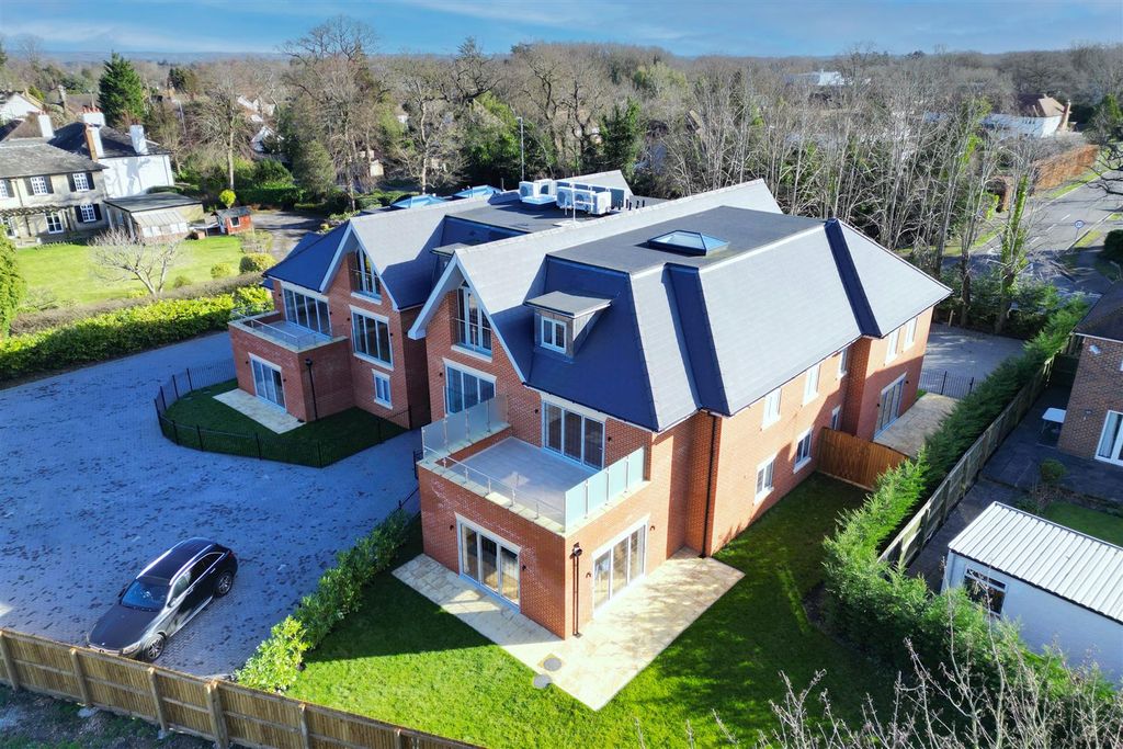 Additional image 5 of 2 bed flat for sale41 Shenfield Road, Shenfield, Brentwood CM15