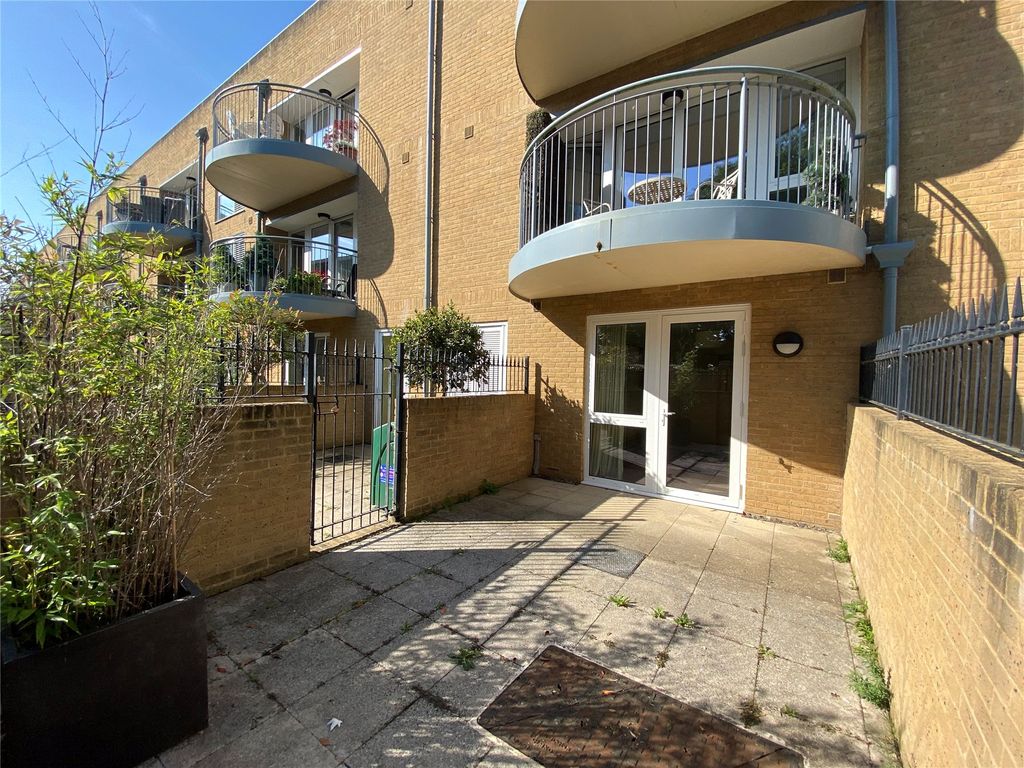 1 bed flat for saleLymington, Hampshire SO41