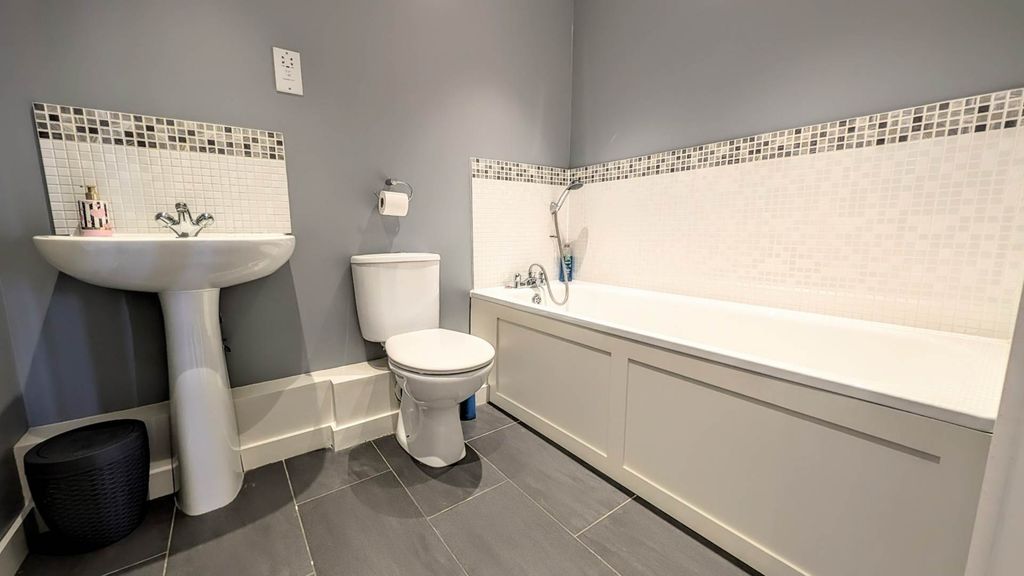 Additional image 7 of 2 bed flat for saleRoyal Drive, Bordon, Hampshire GU35