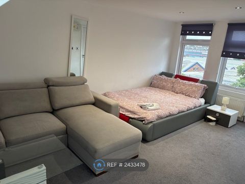 Eyhurst Close, London NW2, Room to rent