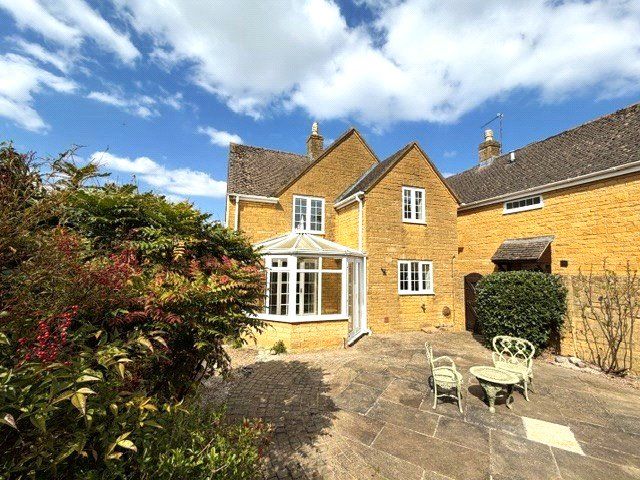 2 bed end terrace house for saleHigh Street, Broadway, Worcestershire WR12