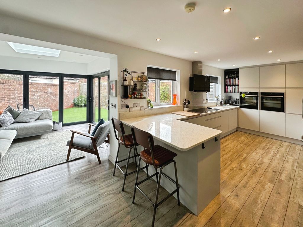 Additional image 2 of 5 bed detached house for saleHazledine Way, Bridgnorth WV16