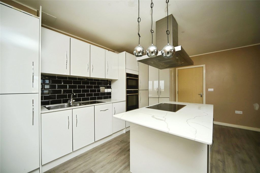 Additional image 3 of 2 bed flat for saleManley Gardens, Bridgwater, Somerset TA6