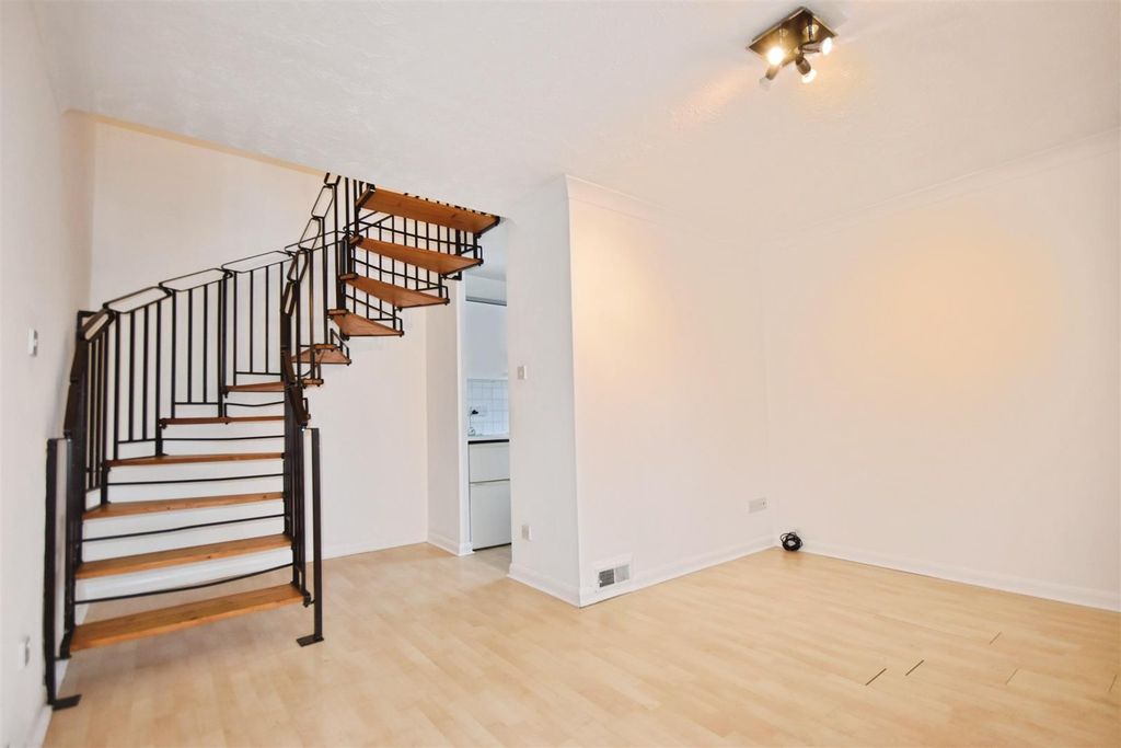Additional image 3 of 1 bed terraced house for saleManor Vale, Brentford TW8