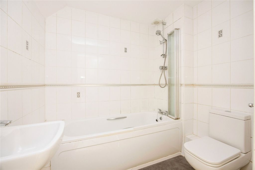 Additional image 4 of 2 bed flat for saleCrinnicks Hill, Bodmin, Cornwall PL31