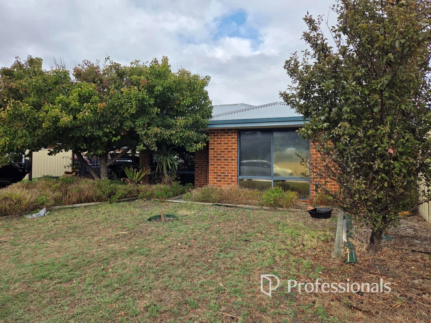 18 Clare Row, College Grove WA 6230
