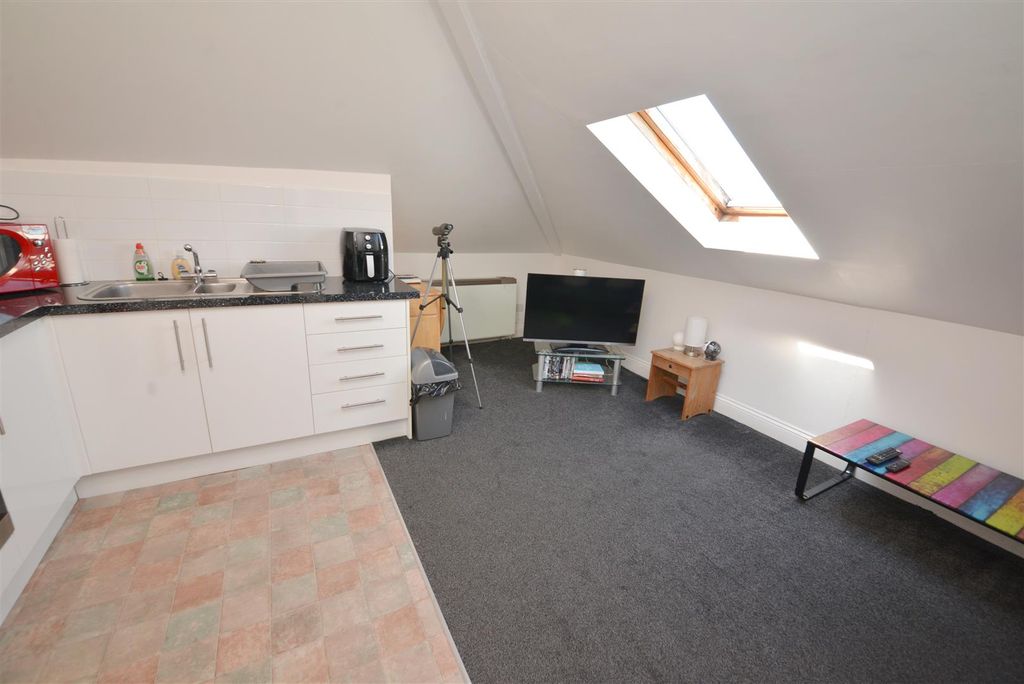 Additional image 7 of 1 bed flat for saleCrackwell Street, Tenby SA70