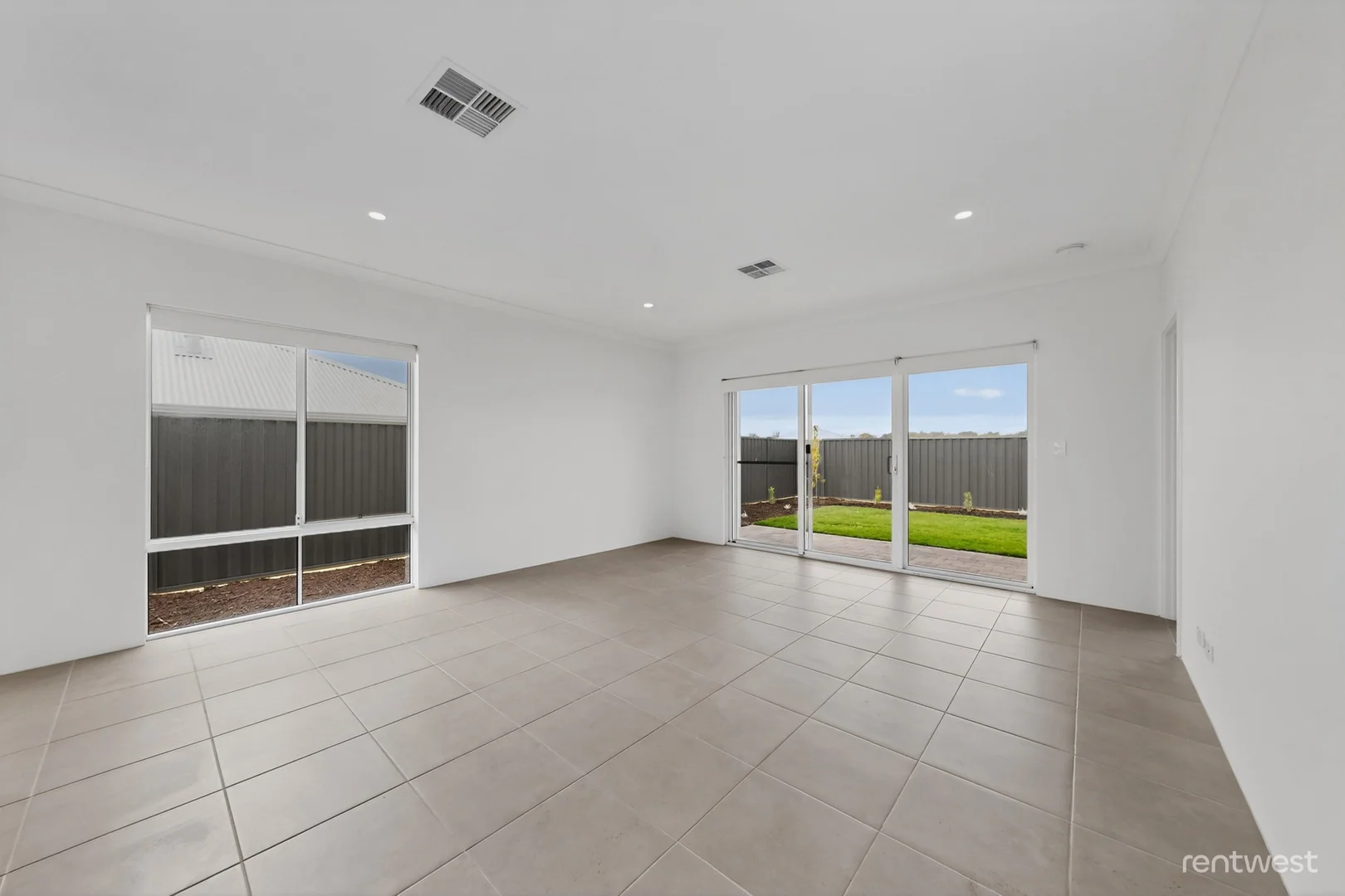 106 Elderberry Dr, Baldivis WA 6171 photo 4
