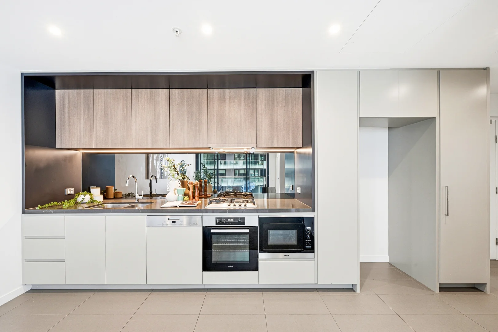 2408/486 Pacific Highway, St Leonards NSW 2065 photo 4