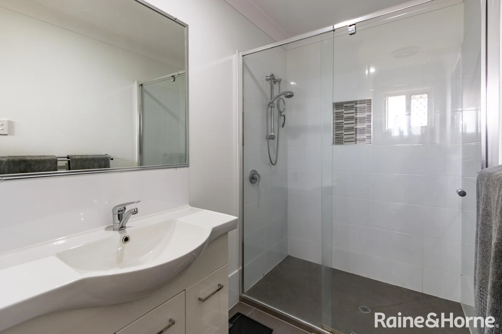 Additional image 9 of 11 Toppers Drive, Coral Cove QLD 4670
