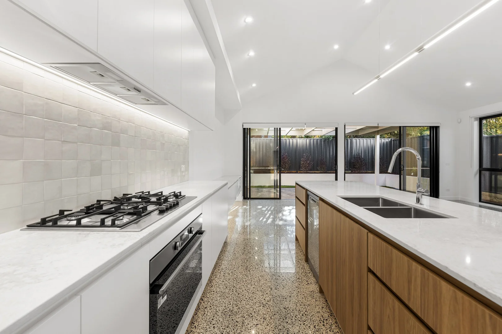 12B Golf Links Drive, Mill Park VIC 3082 photo 2