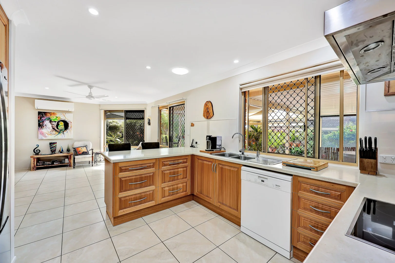 Additional image 12 of 9 Saint Lucia Crescent, Avoca QLD 4670