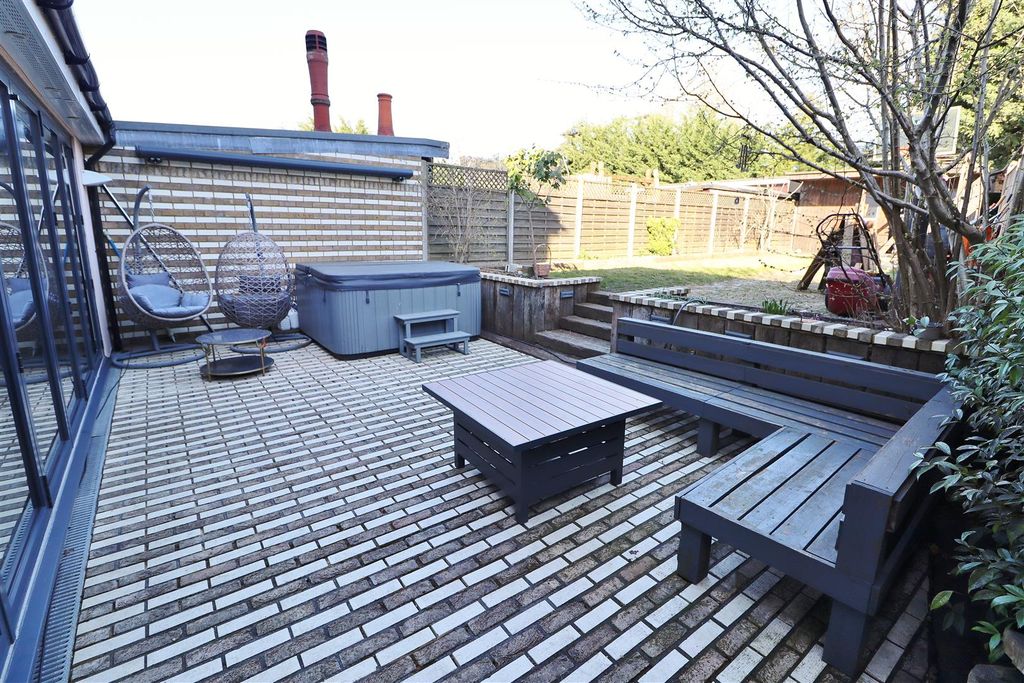 Additional image 35 of 5 bed semi-detached house for saleStanborough Avenue, Borehamwood WD6