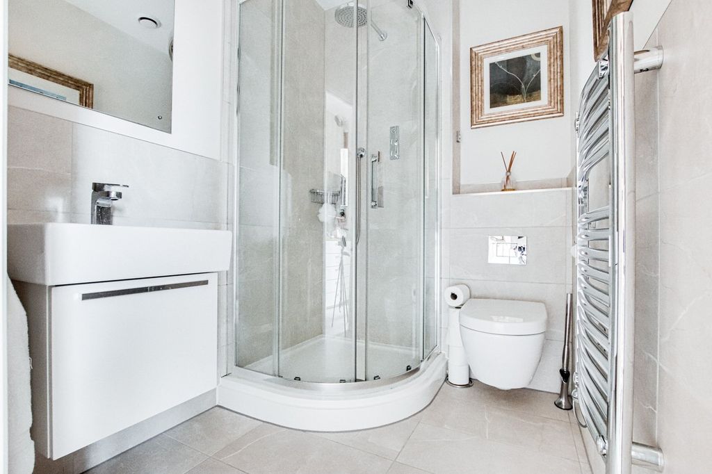 Additional image 11 of 2 bed flat for saleAlmansa Way, Lymington SO41