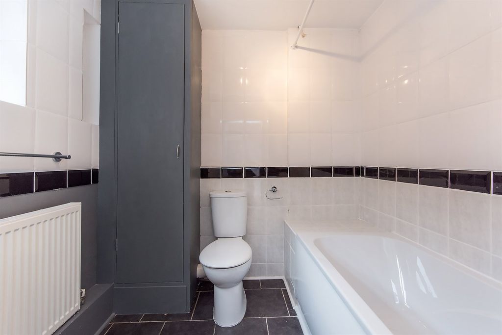 Additional image 5 of 1 bed flat for saleStation Street PE21