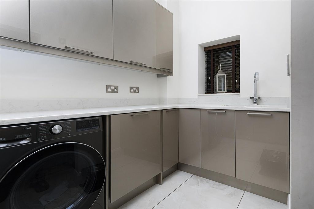 Additional image 18 of 5 bed detached house for saleThe Beeches, Birkenshaw, Bradford BD11